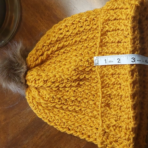 Handmade crochet hat - Picture 5 of 6